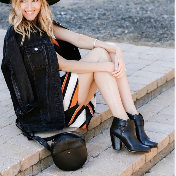 Rag & Bone leather booties in cognac color. Great condition - Picture 10 of 10